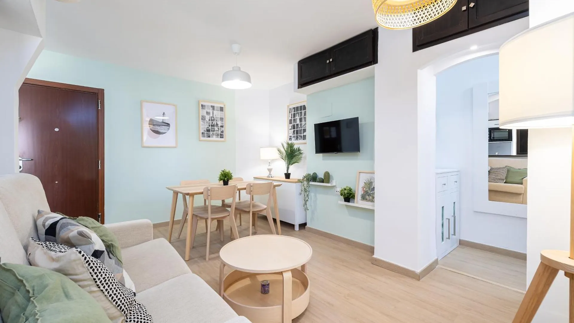 アパート Holidays2Malaga Los Guindos 500 Mts From Beach And Promenade スペイン