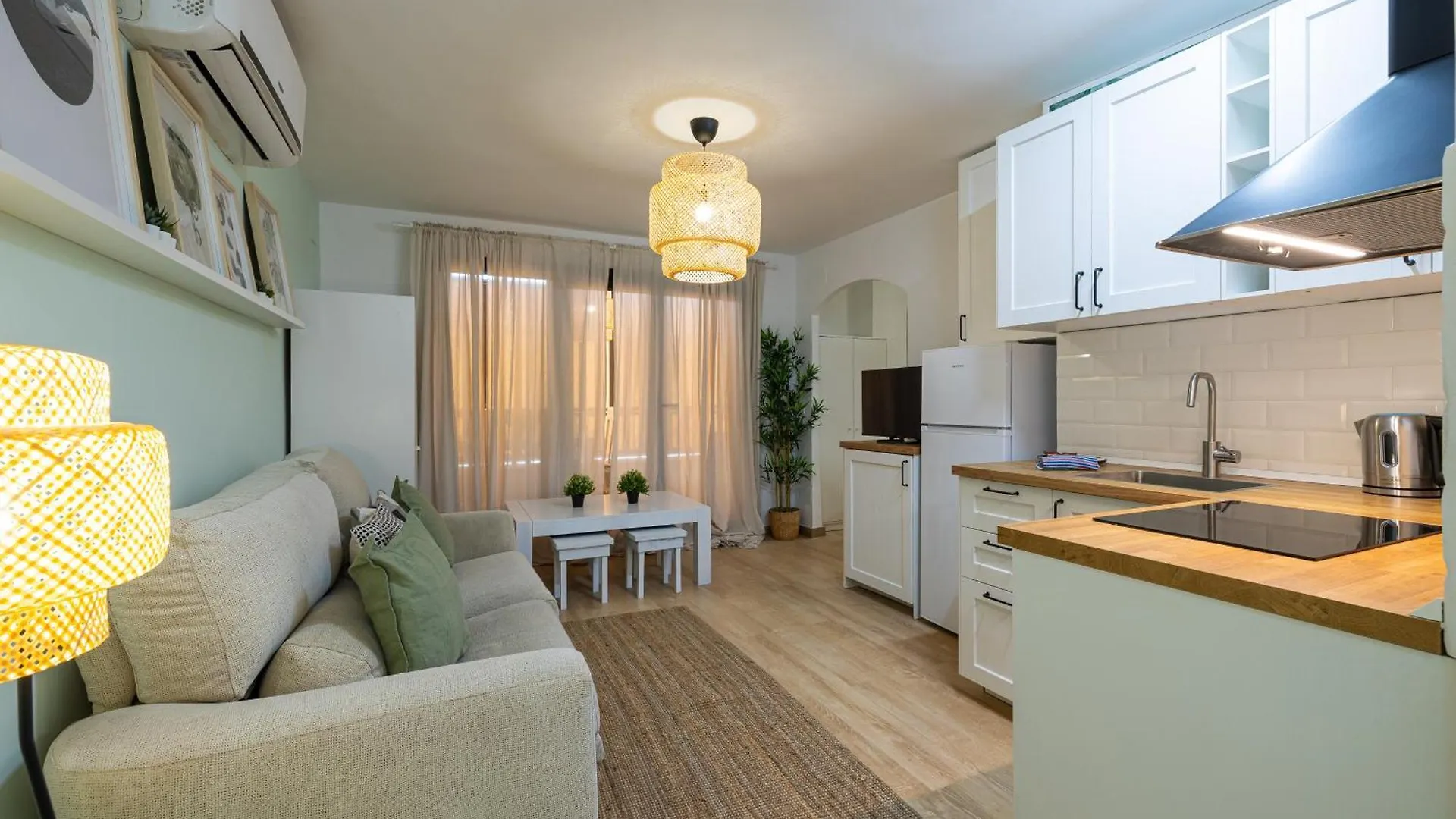 Holidays2Malaga Los Guindos 500 Mts From Beach And Promenade マラガ